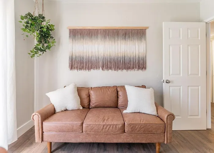 Family Friendly By Downtown With 3 Beds